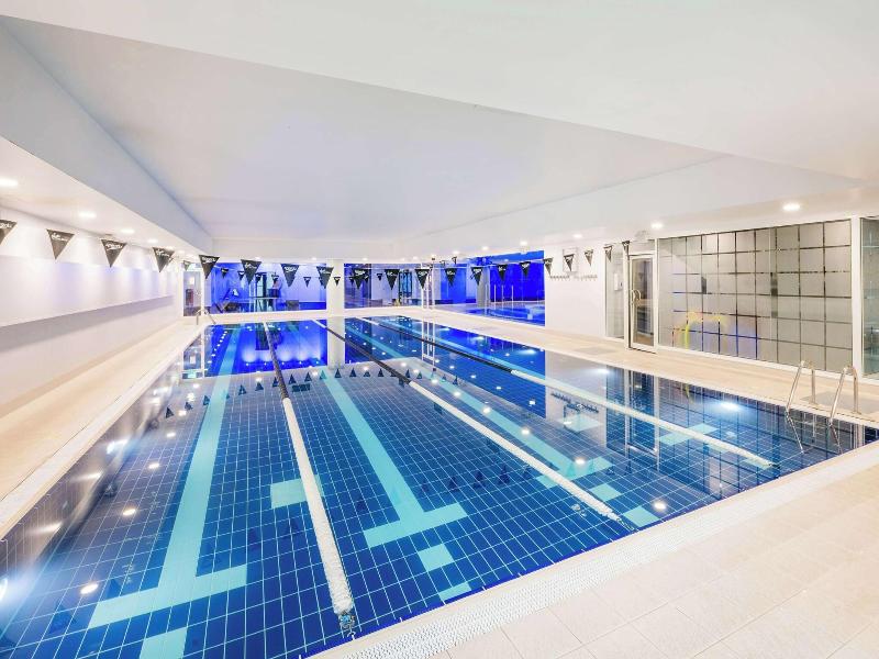 Radisson RED London Twickenham image