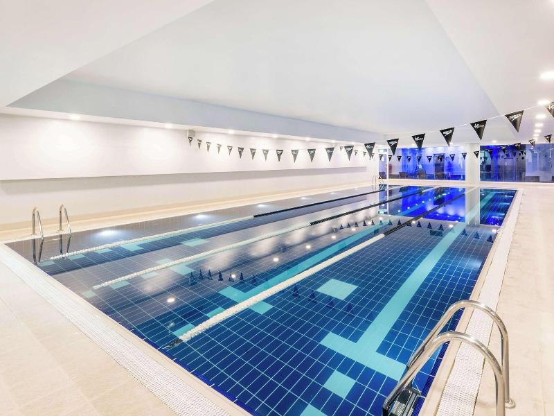 Radisson RED London Twickenham image