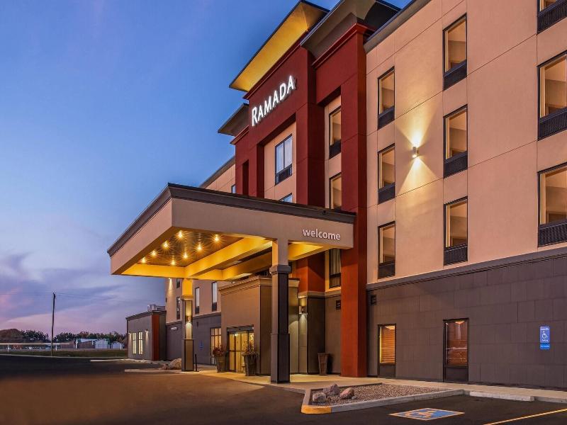 Ramada By Wyndham St. Paul Ab 2