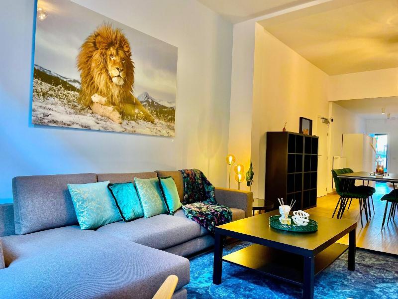 One Lux Stay Near Fashion District image