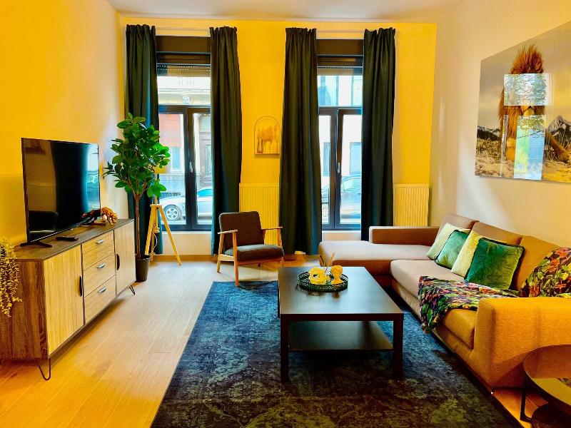 One Lux Stay Near Fashion District image