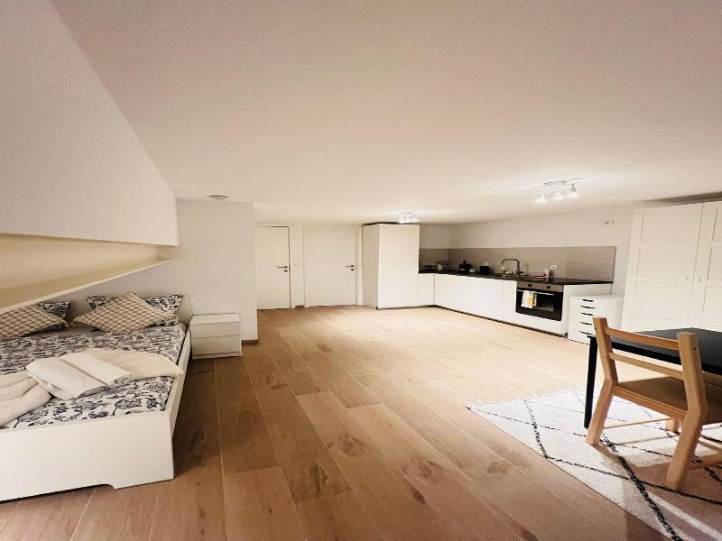 One Lux Stay Near Fashion District image