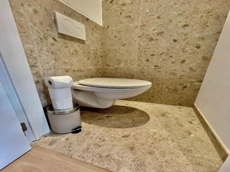 One Lux Stay Near Fashion District image