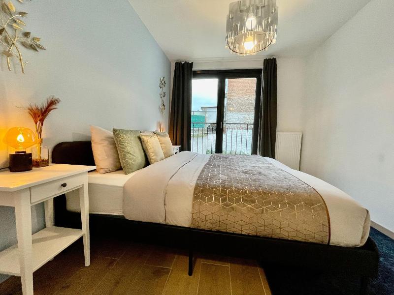 One Lux Stay Near Fashion District image