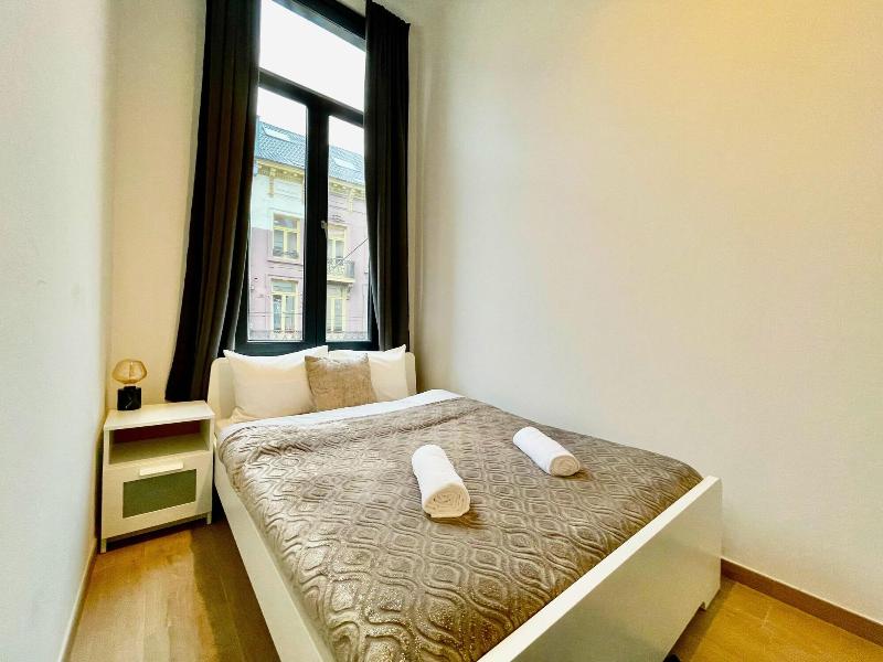 One Lux Stay Near Fashion District image