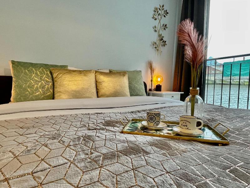 One Lux Stay Near Fashion District image