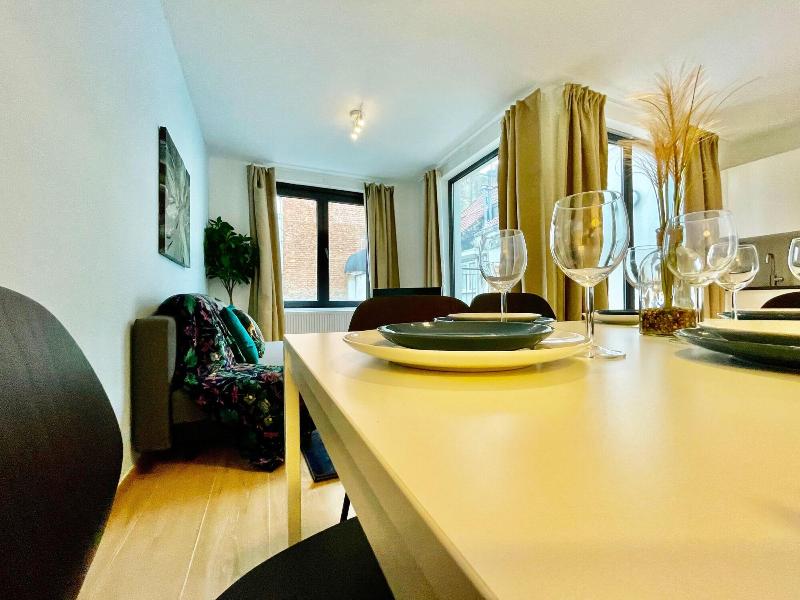 One Lux Stay Near Fashion District image