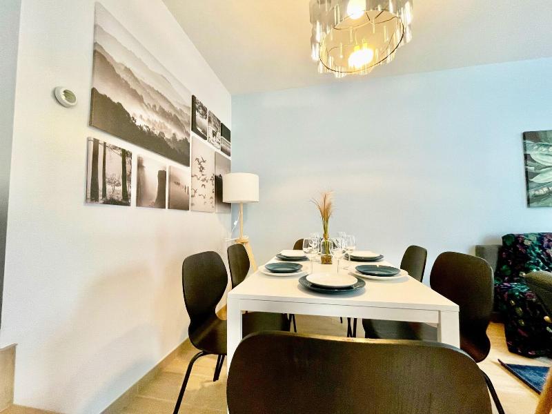 One Lux Stay Near Fashion District image