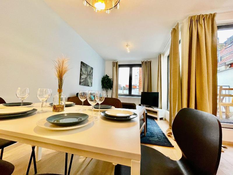One Lux Stay Near Fashion District image