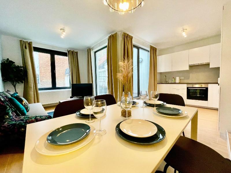 One Lux Stay Near Fashion District image