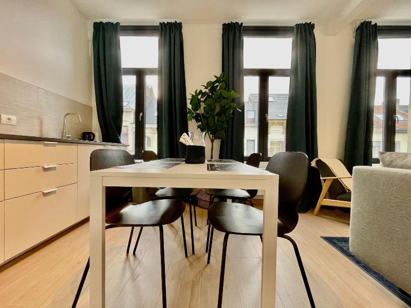 One Lux Stay Near Fashion District image