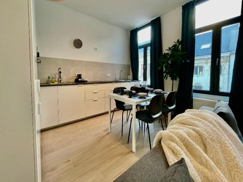 One Lux Stay Near Fashion District image