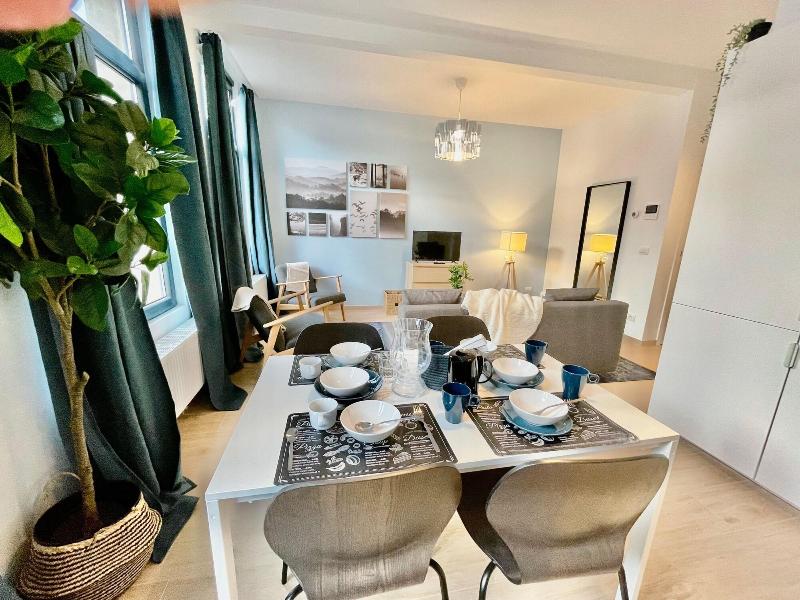 One Lux Stay Near Fashion District image