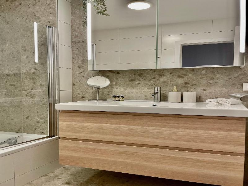 One Lux Stay Near Fashion District image