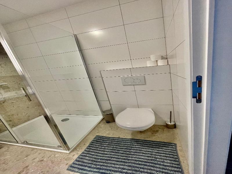 One Lux Stay Near Fashion District image