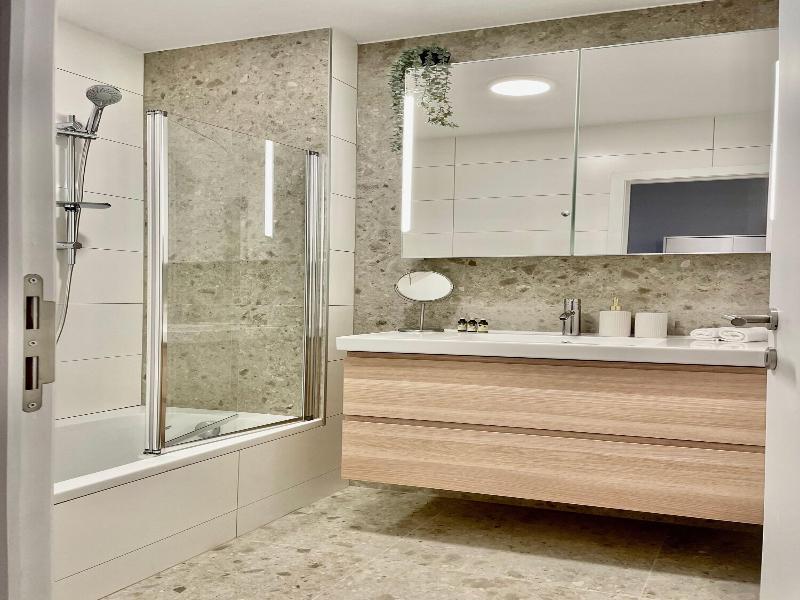 One Lux Stay Near Fashion District image