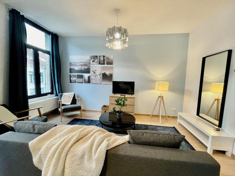 One Lux Stay Near Fashion District image