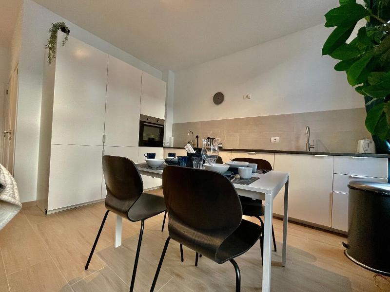 One Lux Stay Near Fashion District image