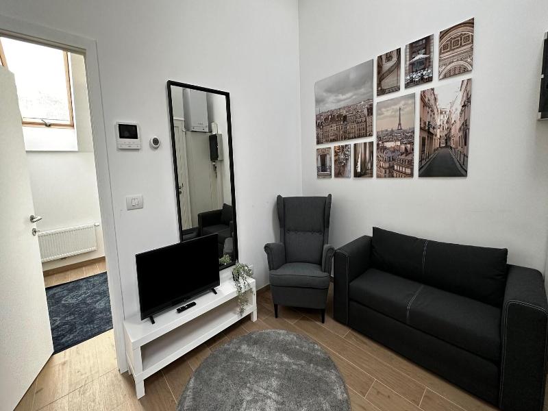 One Lux Stay Near Fashion District image
