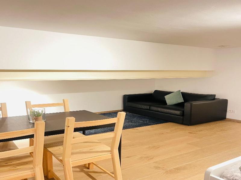 One Lux Stay Near Fashion District image