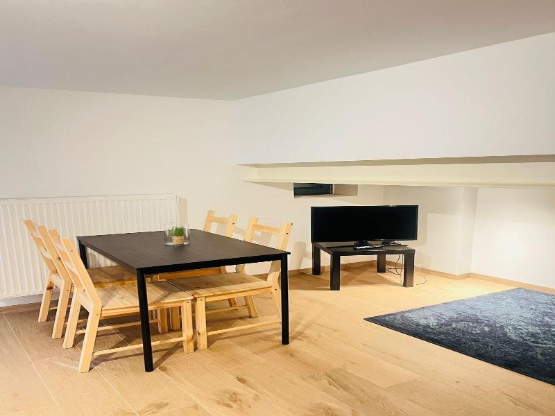 One Lux Stay Near Fashion District image