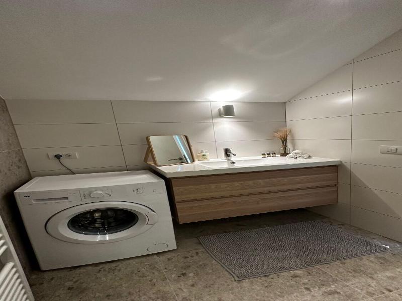 One Lux Stay Near Fashion District image