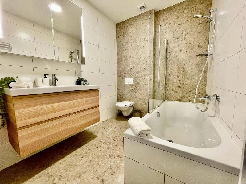 One Lux Stay Near Fashion District image
