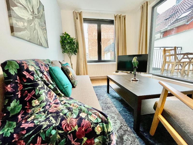 One Lux Stay Near Fashion District image