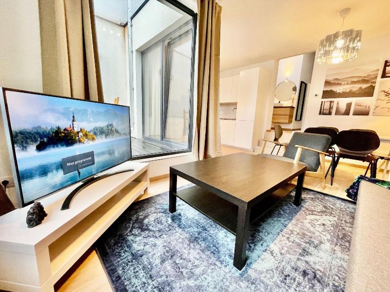 One Lux Stay Near Fashion District image