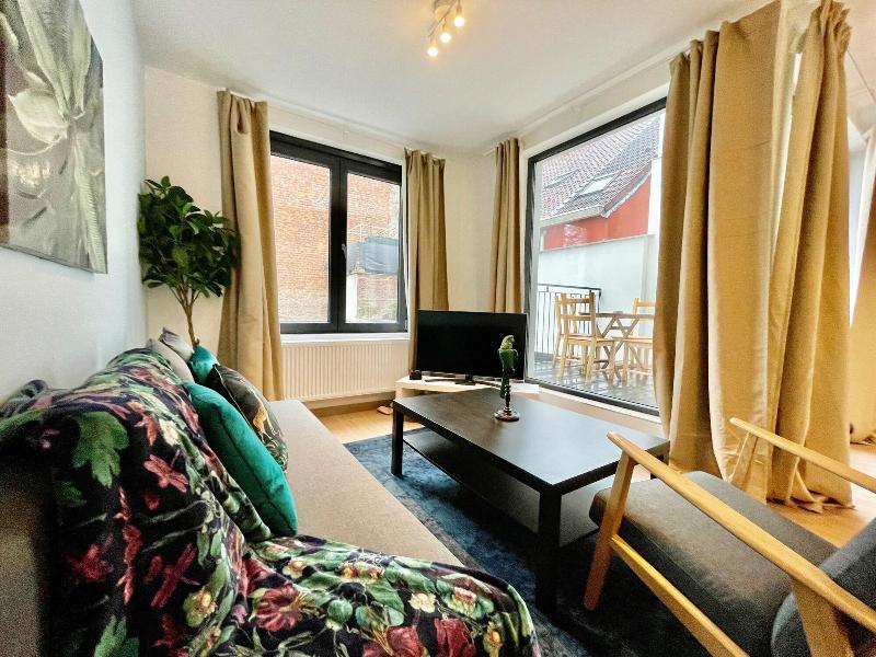 One Lux Stay Near Fashion District image