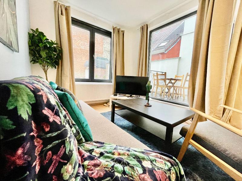 One Lux Stay Near Fashion District image