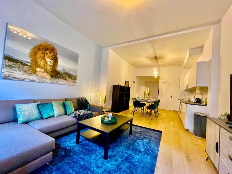One Lux Stay Near Fashion District image