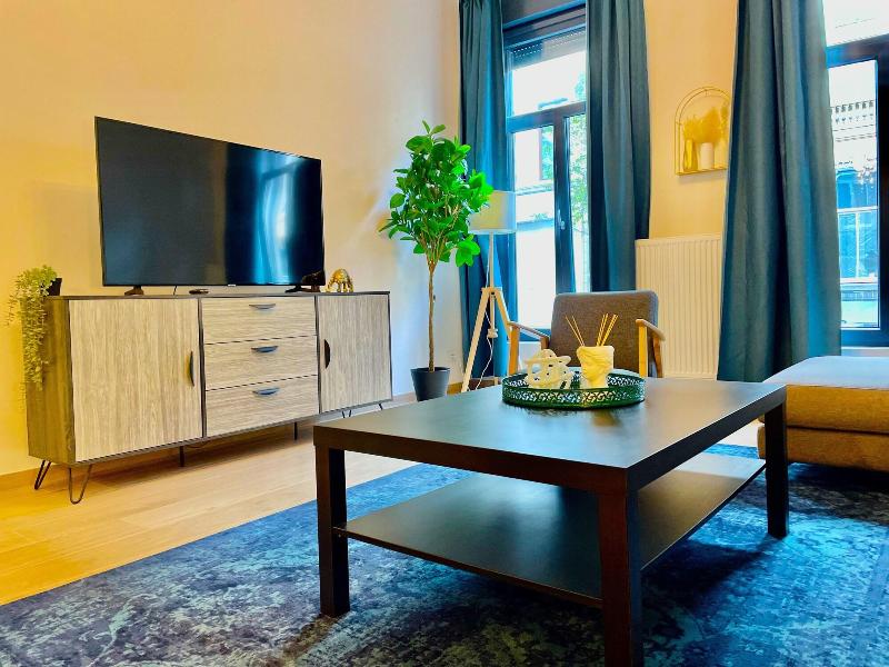 One Lux Stay Near Fashion District image