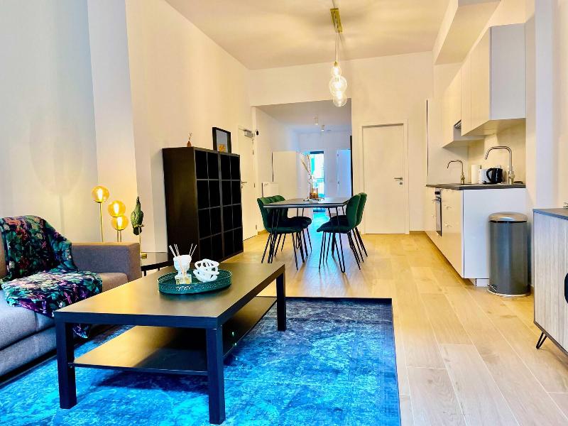 One Lux Stay Near Fashion District image