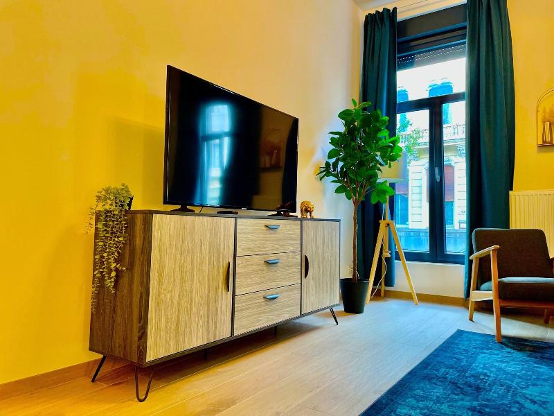 One Lux Stay Near Fashion District image