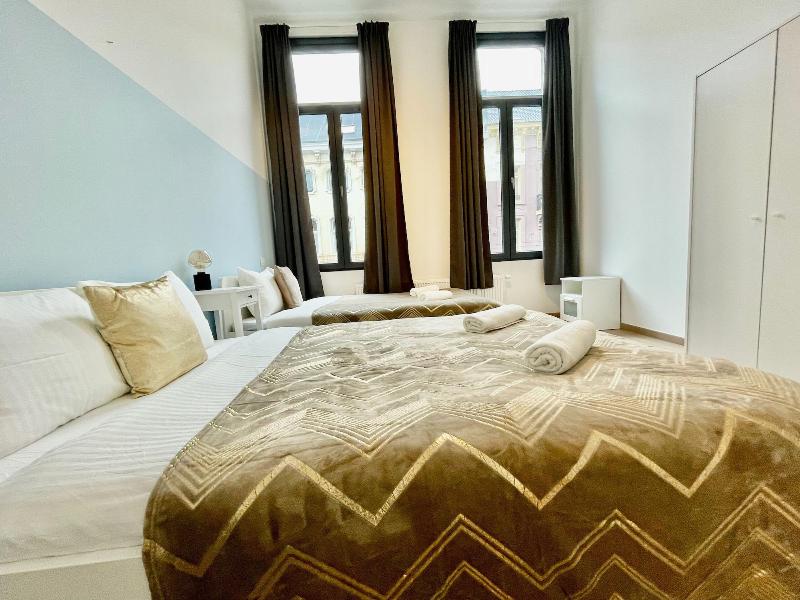 One Lux Stay Near Fashion District image