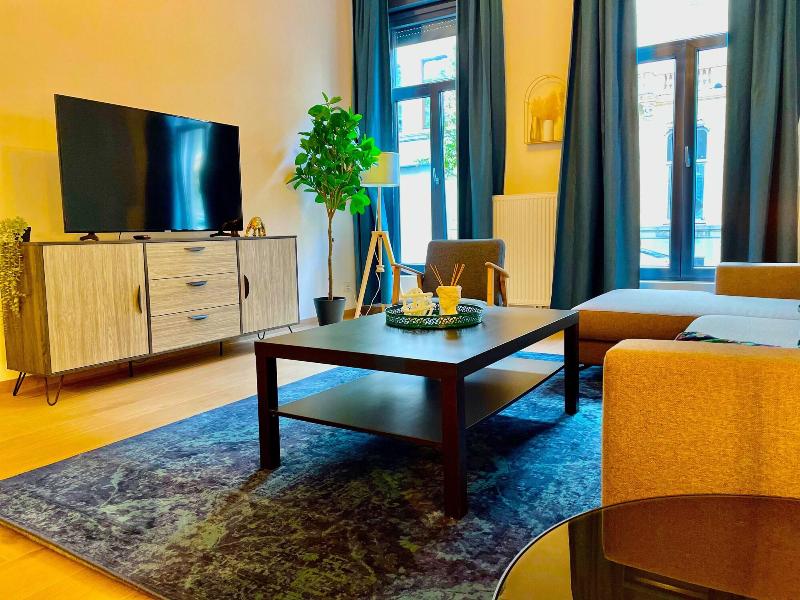 One Lux Stay Near Fashion District image