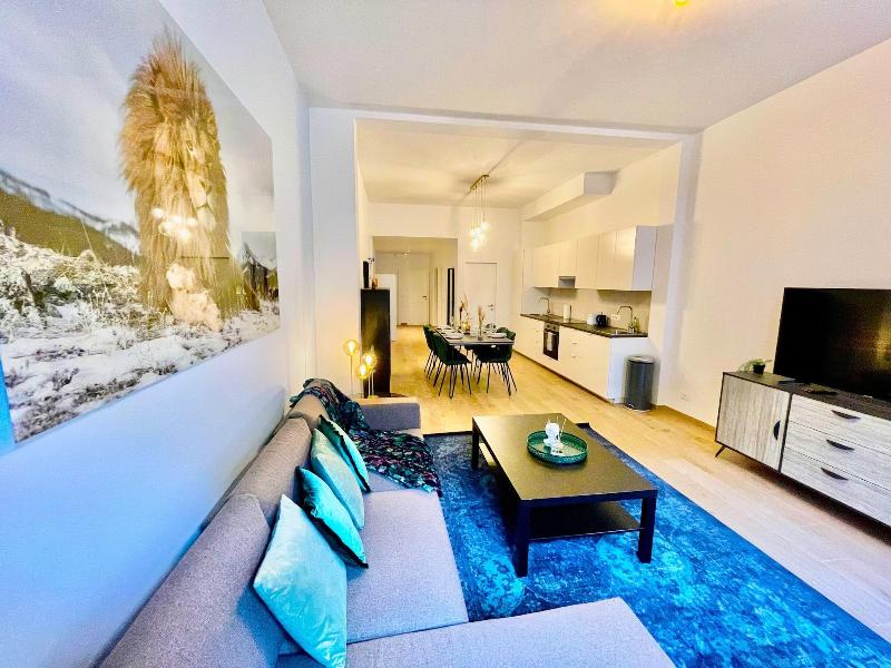 One Lux Stay Near Fashion District image