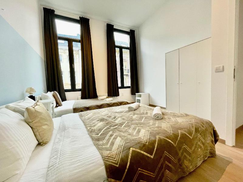 One Lux Stay Near Fashion District image