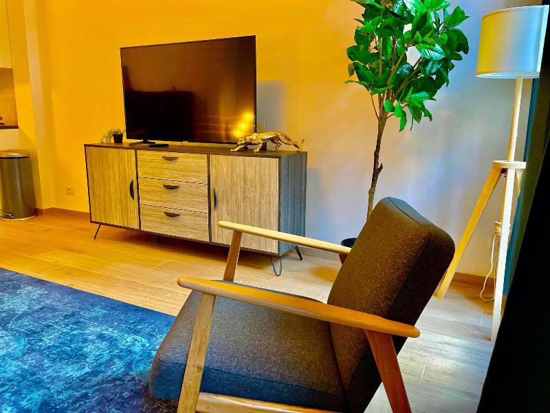 One Lux Stay Near Fashion District image