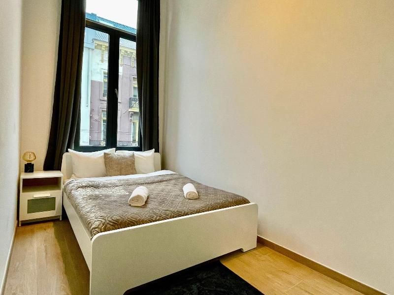 One Lux Stay Near Fashion District image