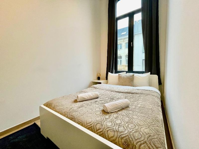 One Lux Stay Near Fashion District image