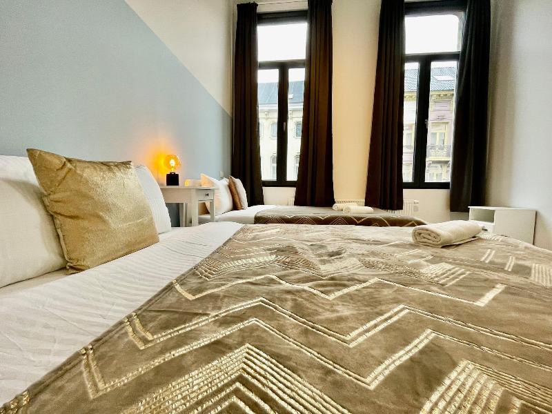 One Lux Stay Near Fashion District image
