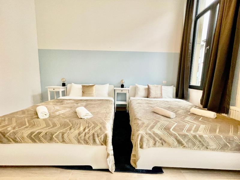 One Lux Stay Near Fashion District image