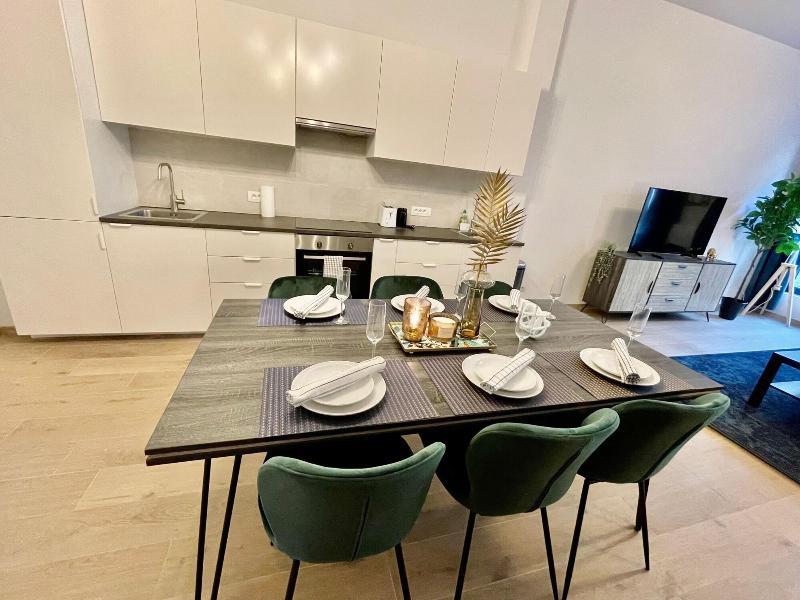 One Lux Stay Near Fashion District image