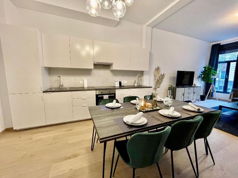 One Lux Stay Near Fashion District image