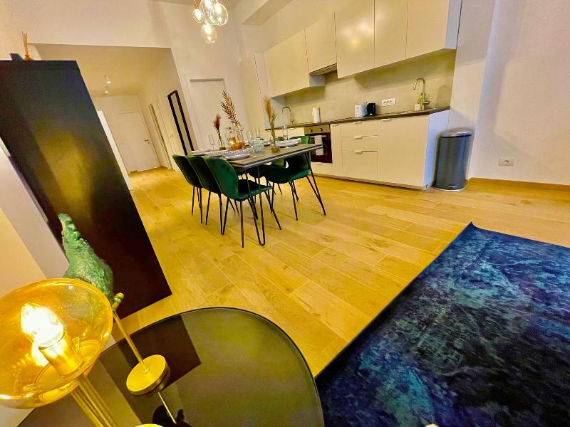 One Lux Stay Near Fashion District image
