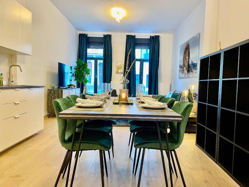 One Lux Stay Near Fashion District image