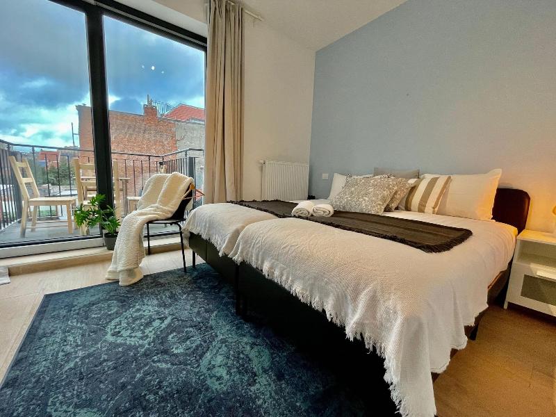 One Lux Stay Near Fashion District image