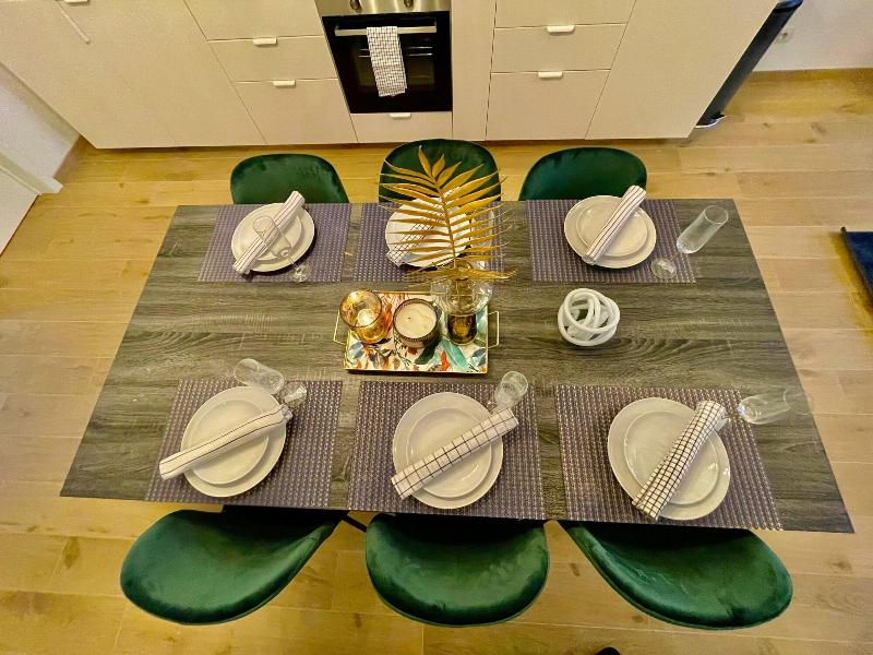 One Lux Stay Near Fashion District image